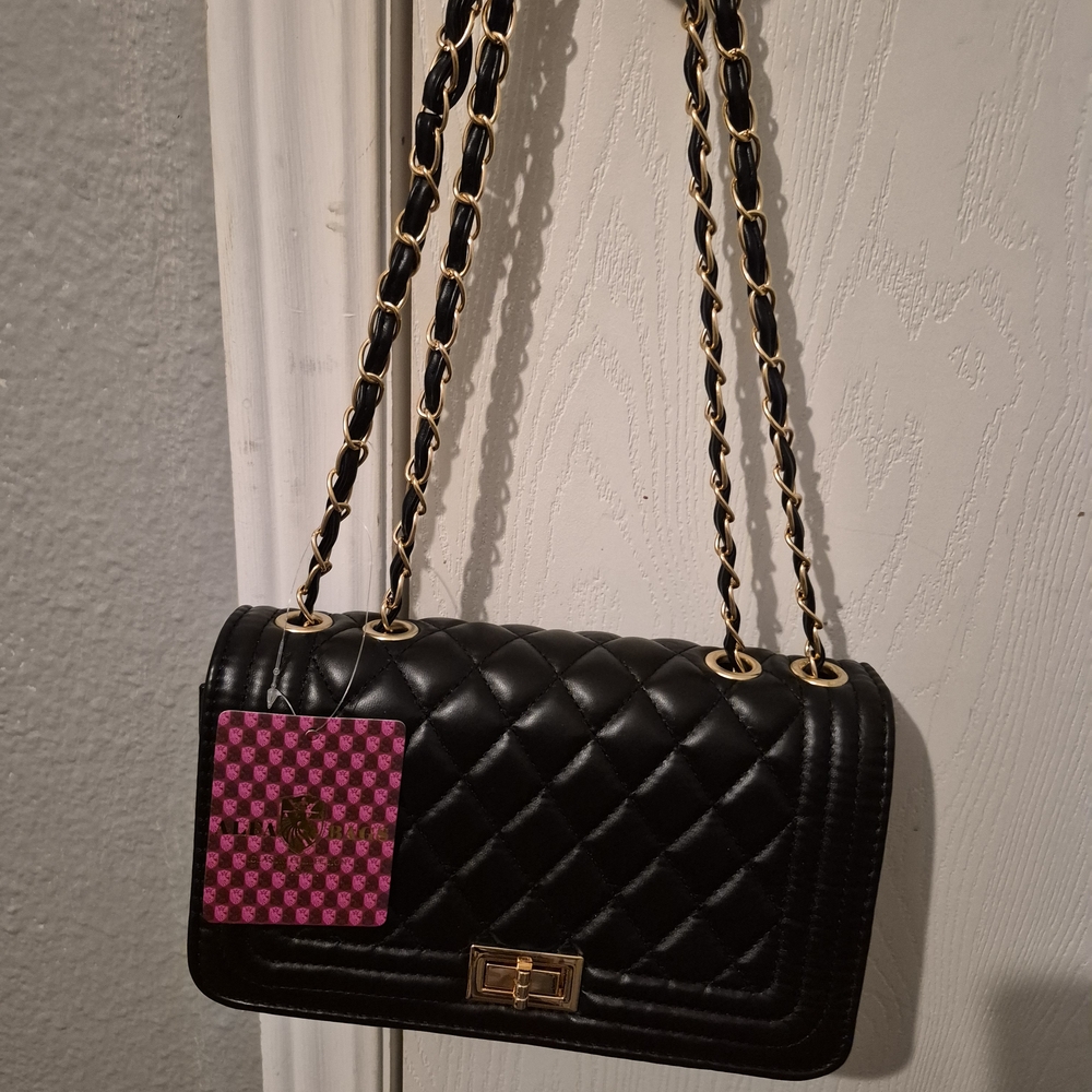 Chic Black Quilted Shoulder Bag with Gold Chain